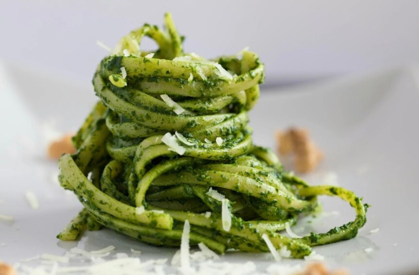 PASTA CON CREMA DE BRÓCOLI Y PANCETA CRUJIENTE