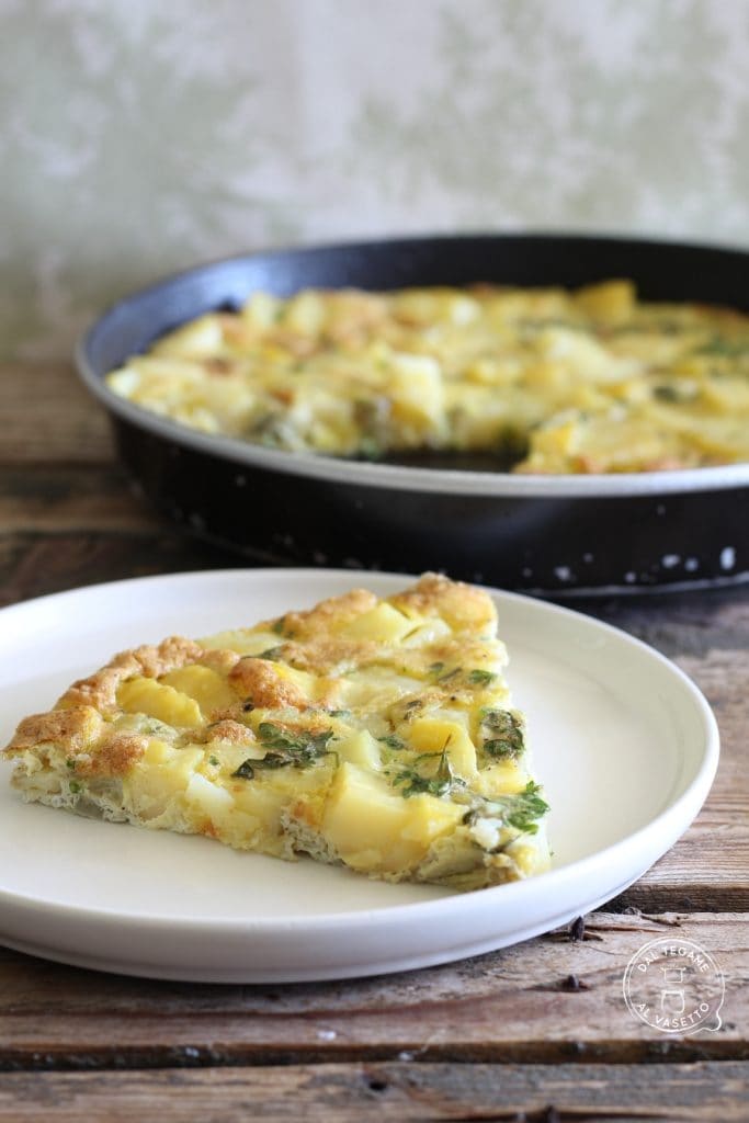porción de tortilla con patatas y huevos cocida en microondas