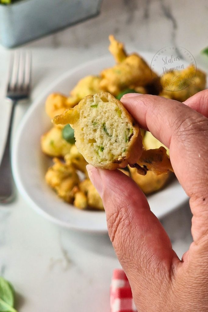 Tortitas de calabacín rallado crujientes y ligeras