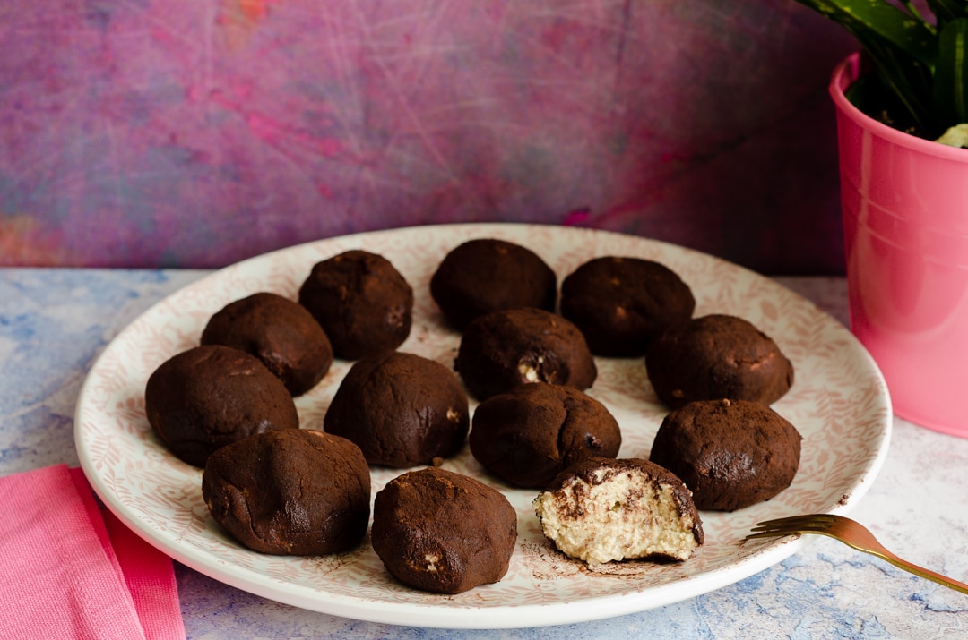 Trufas de tiramisú o bolitas de tiramisú sin cocción, cremosas y deliciosas