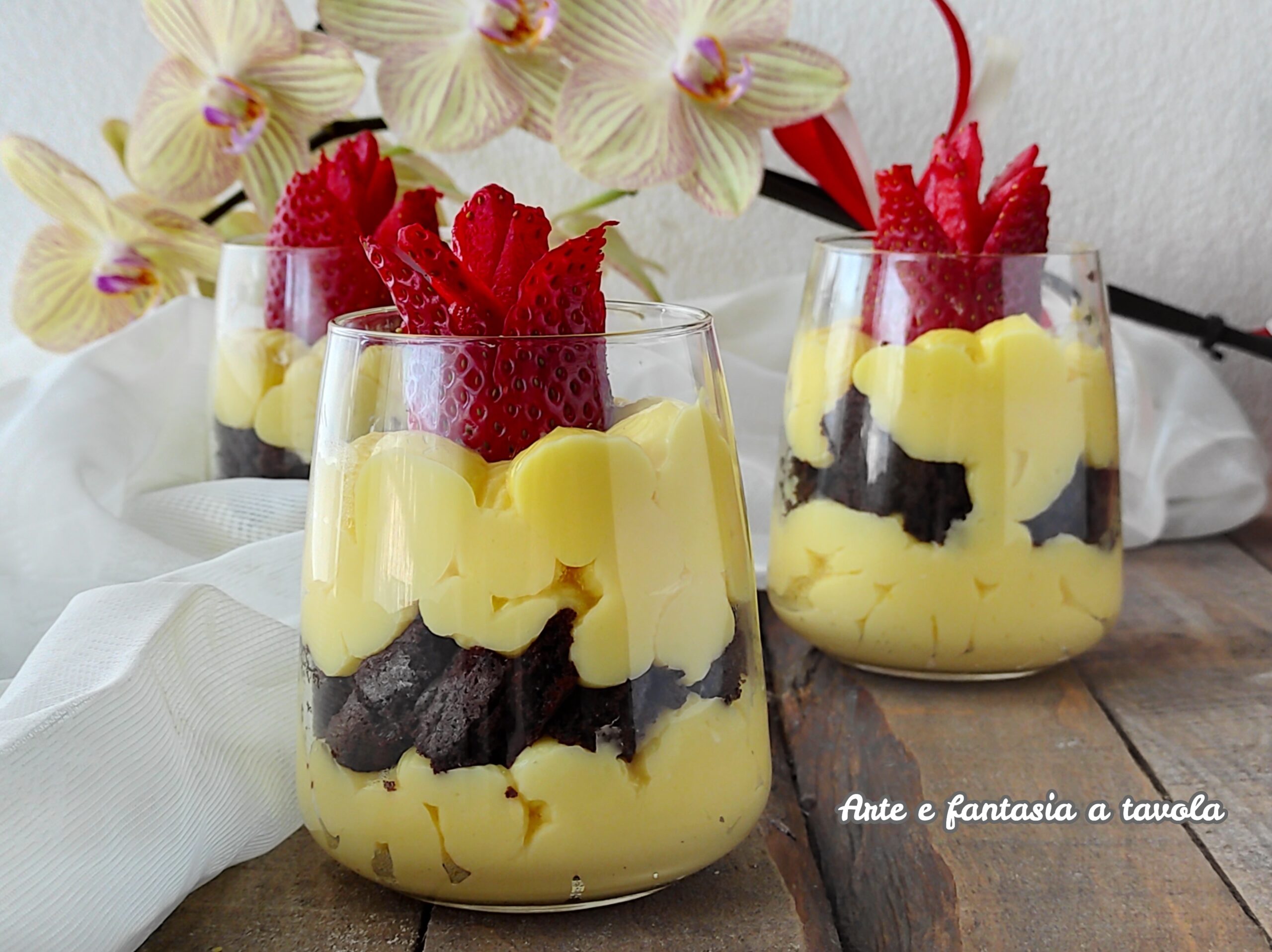 Vasos de crema y bizcocho