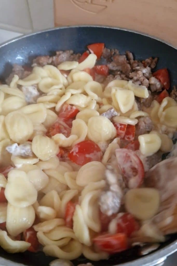 PASTA CON SALCHICHA Y PHILADELPHIA