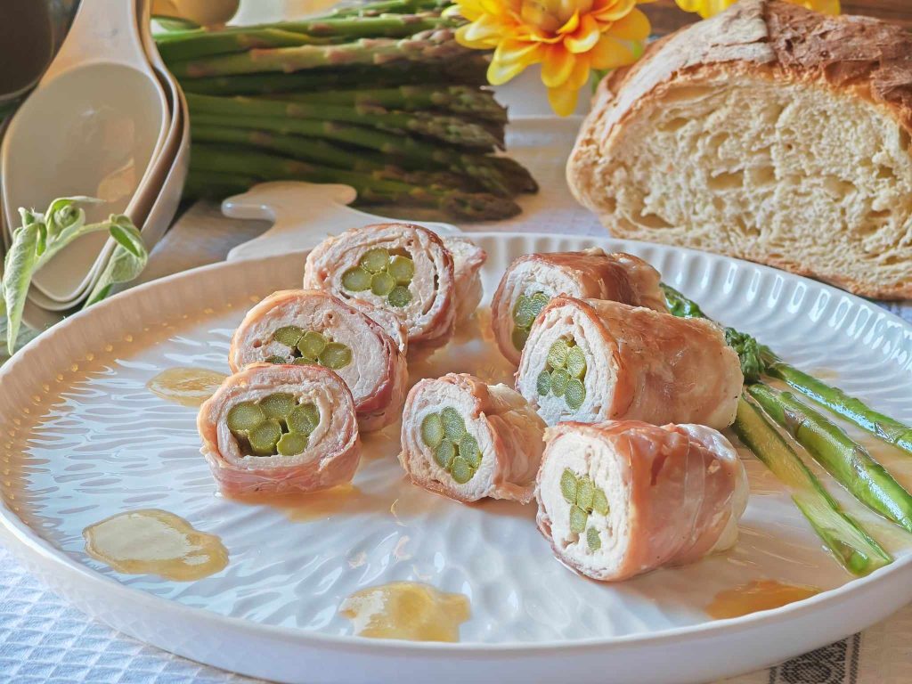 Rollitos de pavo con espárragos