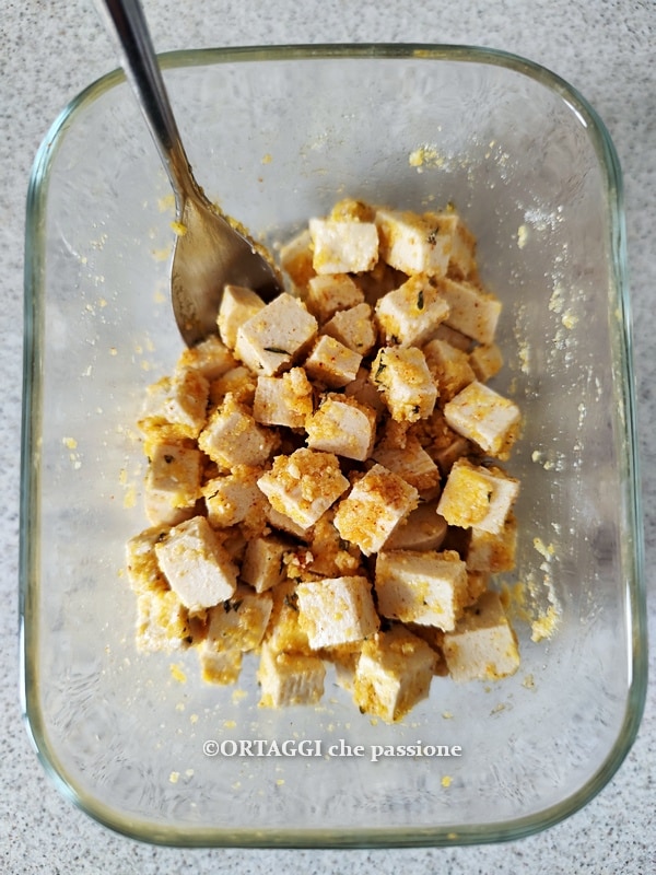 mezclar el tofu con el empanado