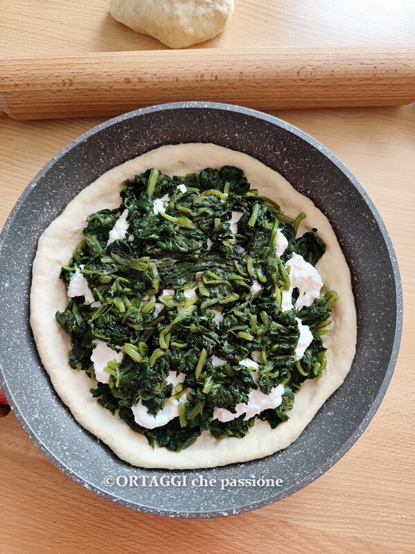 añadir más verduras a la focaccia