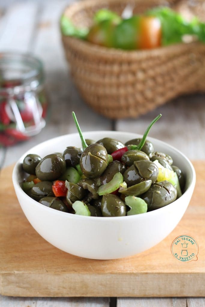 aceitunas verdes endulzadas y machacadas receta calabresa sazonada con verduras y guindilla