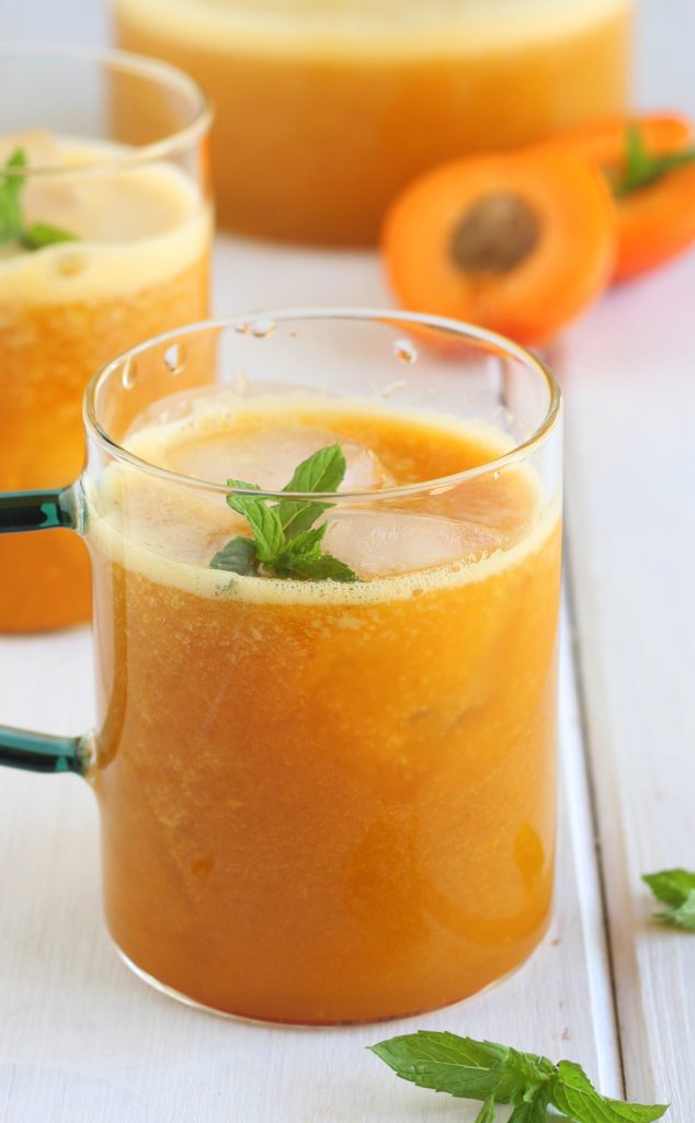 Zumo de fruta fresca de albaricoque