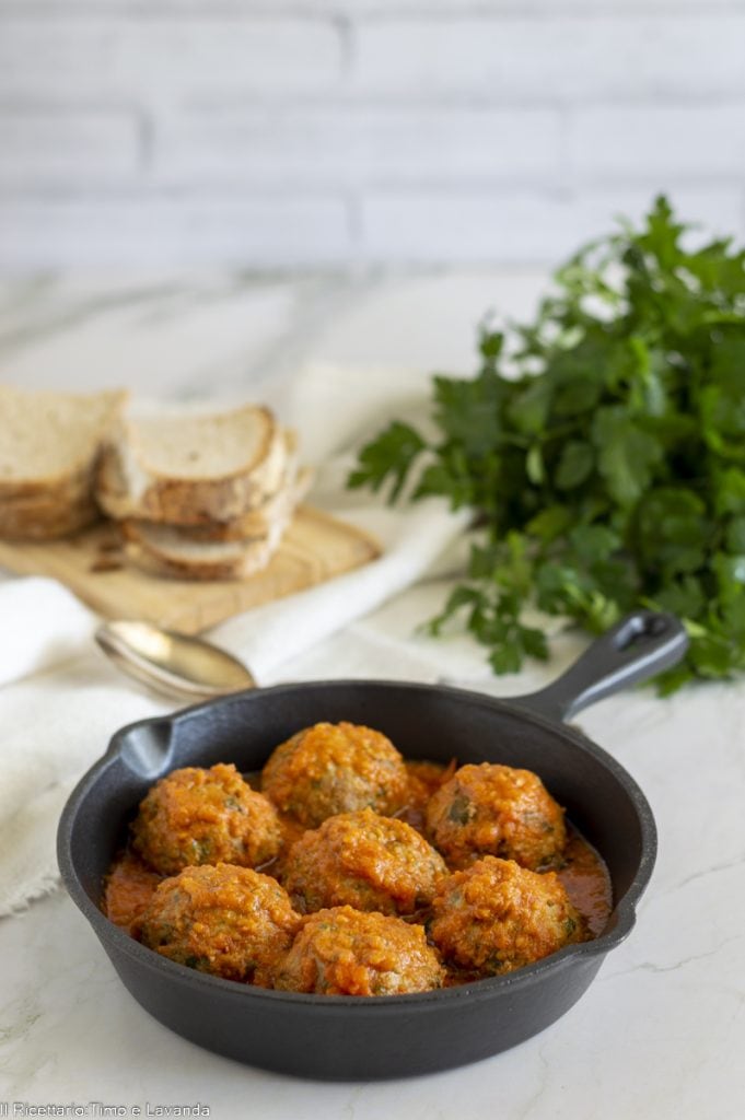 albóndigas con salsa de tomate