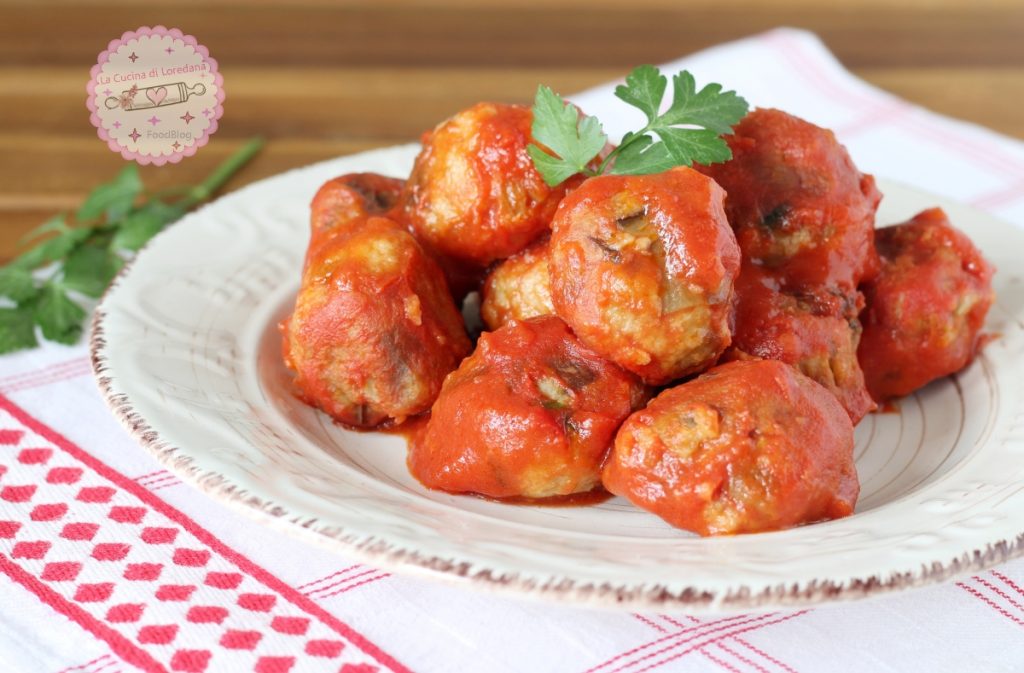 albóndigas de berenjena con salsa