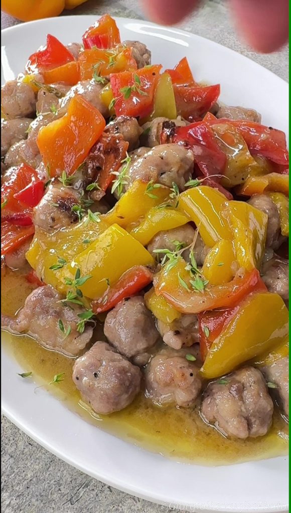 albóndigas de salchicha y pimientos