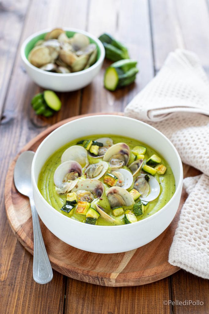 sopa de almejas y calabacines