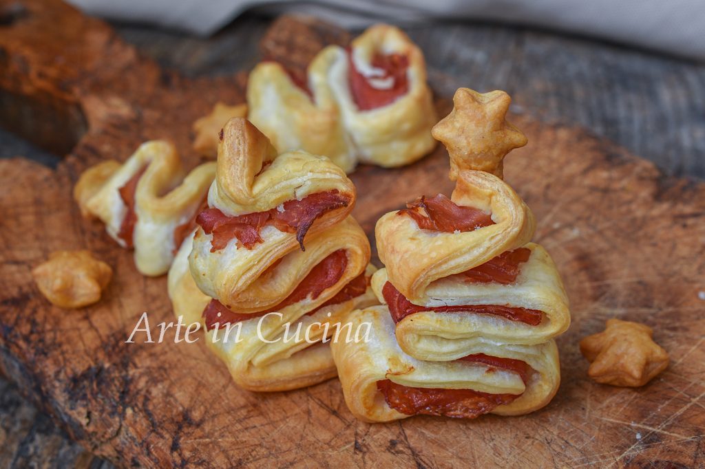 Aperitivos con hojaldre arbolitos al jamón