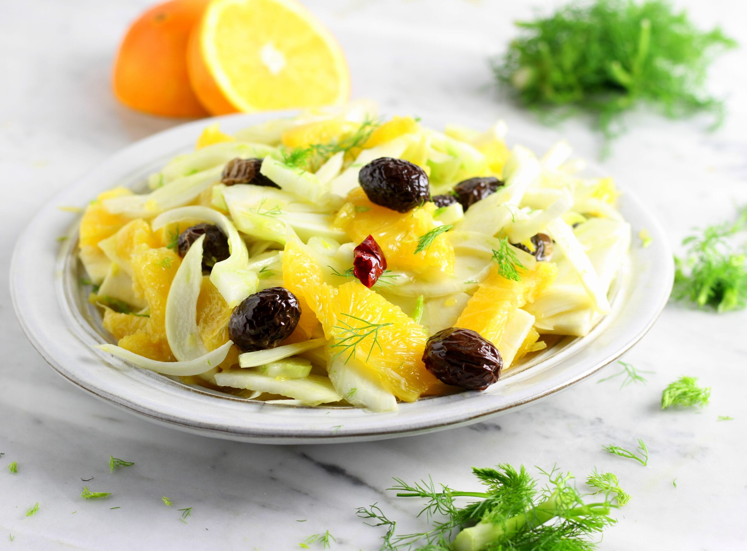 Ensalada de hinojo, naranjas y aceitunas al horno