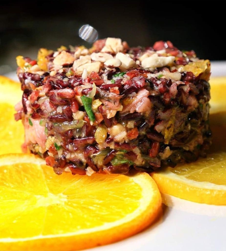 Arroz rojo con pescado y judías verdes