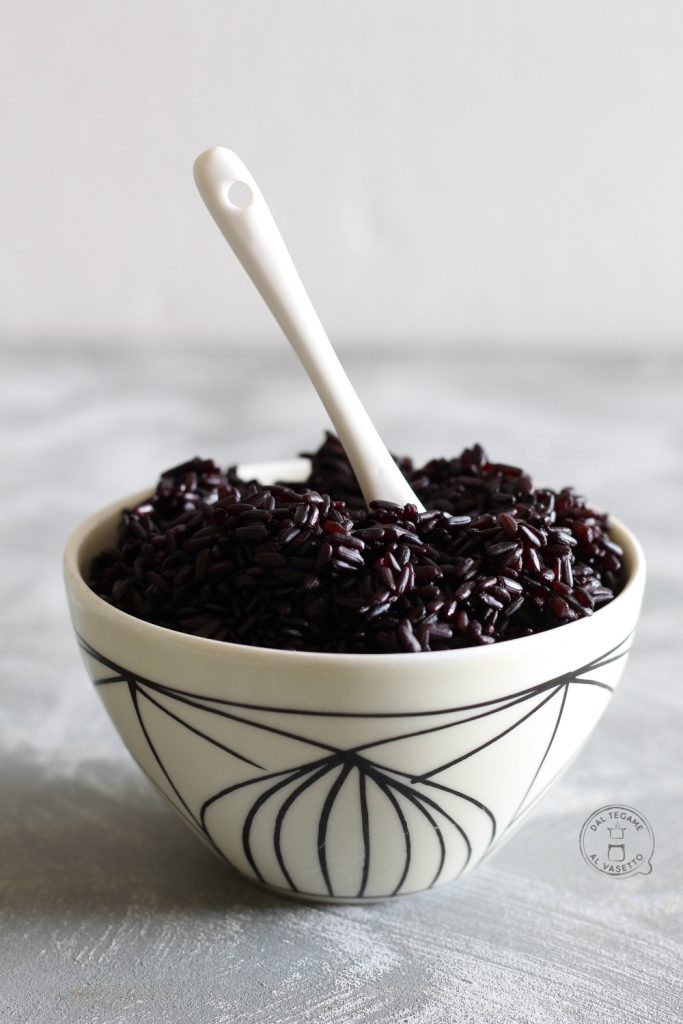 arroz venere cocido en el cuociriso al microondas