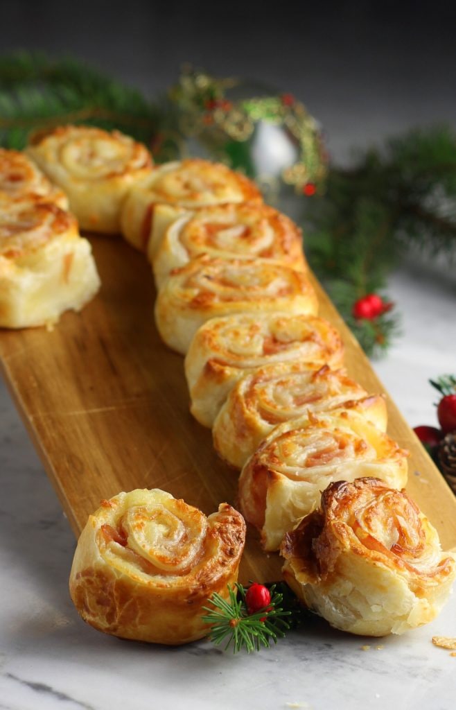 Bastón navideño con mortadela y scamorza