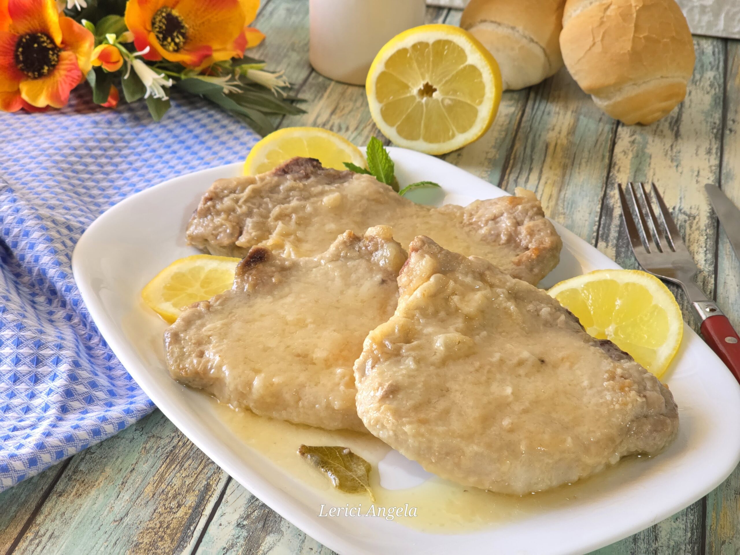 Chuleta de cerdo a la sartén con limón muy tierna