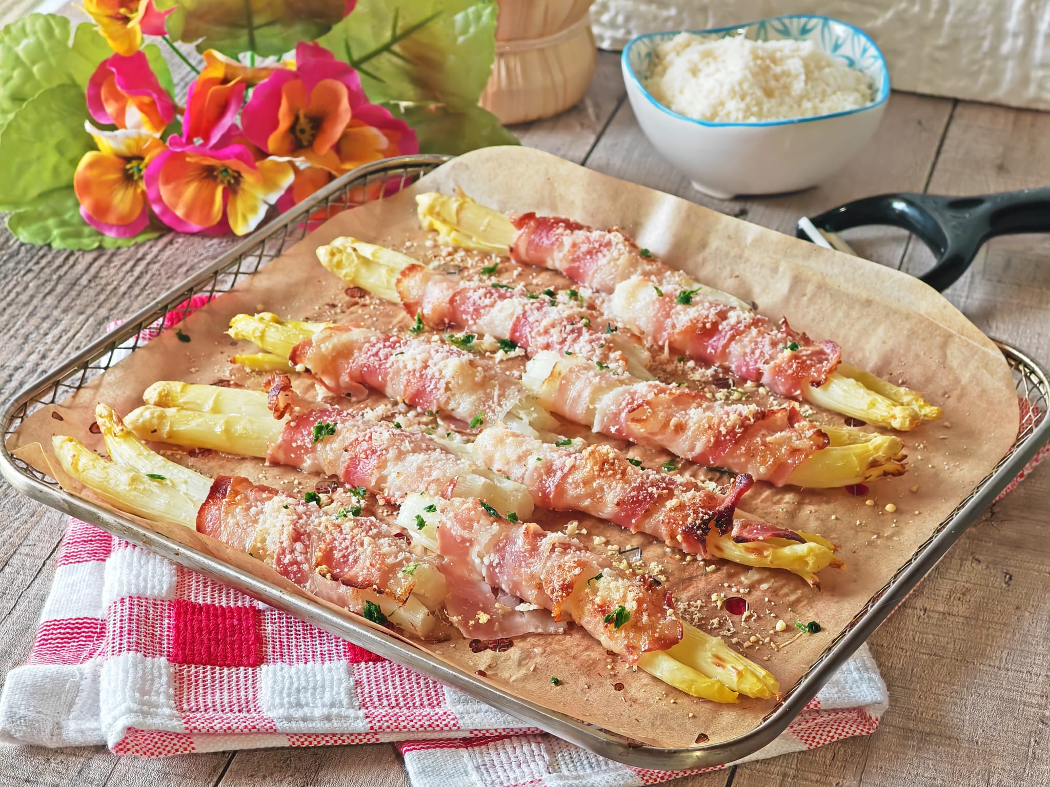 Rollitos de espárragos y panceta