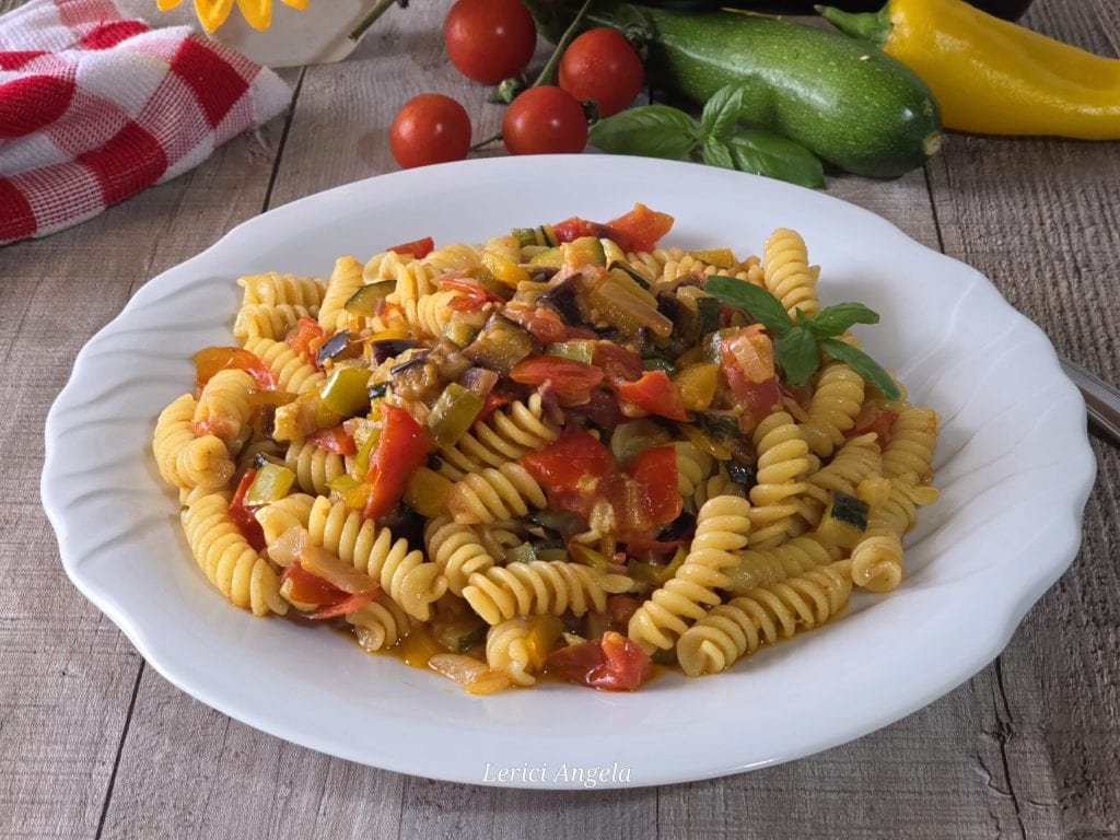 Pasta campesina rústica y colorida