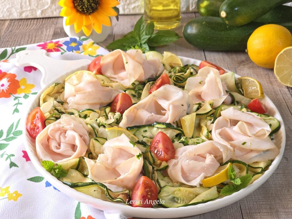 Ensalada de calabacines con Pechuga de pavo asado