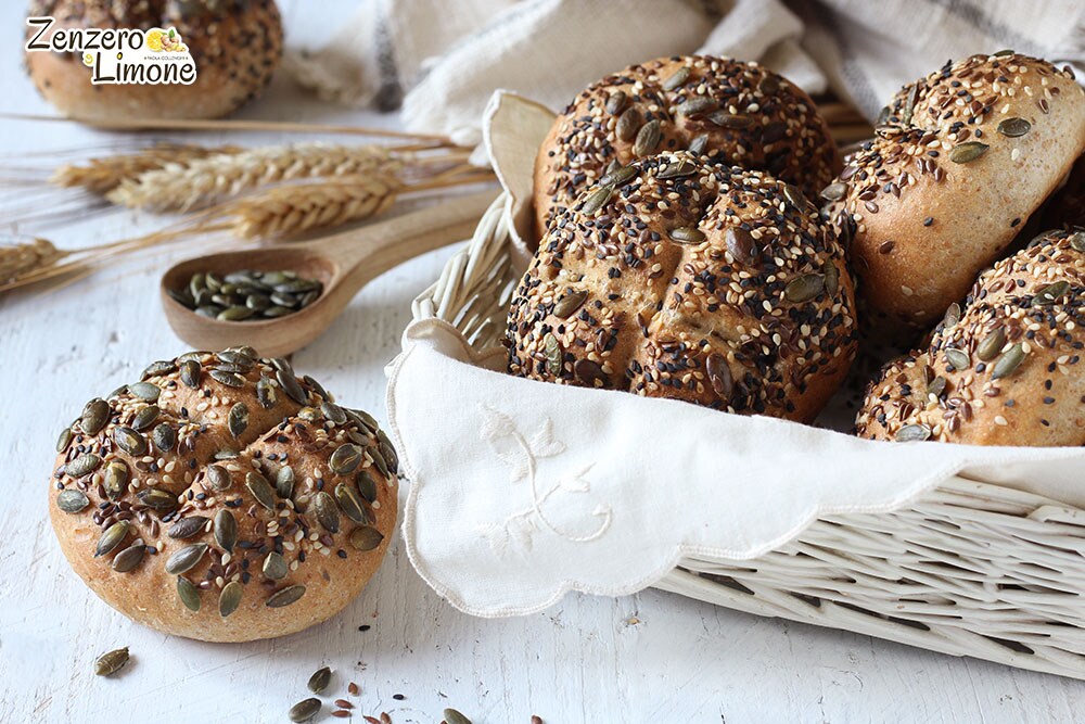 Bollos con semillas mixtas