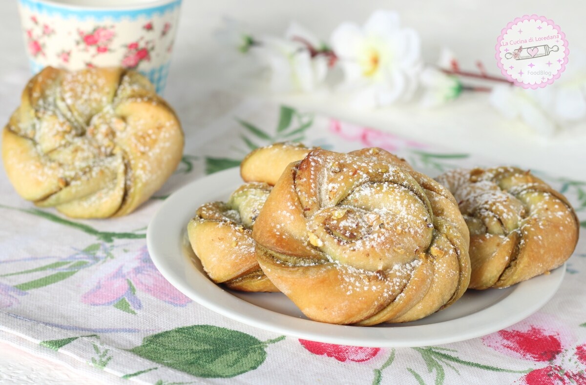 BRIOCHE CON CREMA DE PISTACHOS