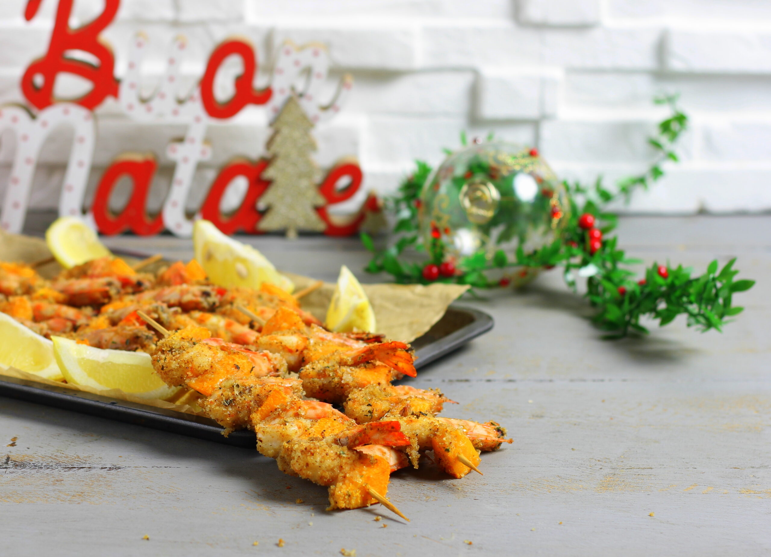 Brochetas de langostinos y calabaza gratinadas