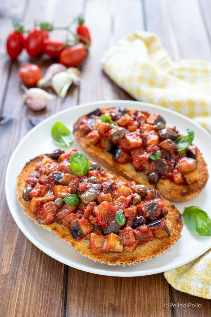 crostini con berenjenas y tomate