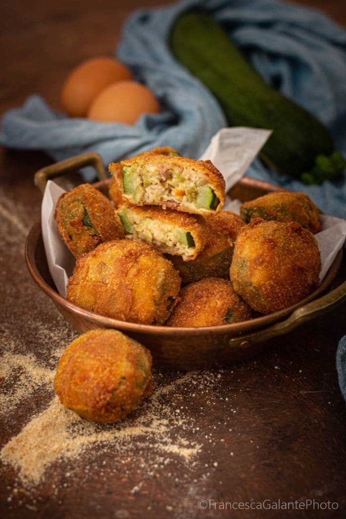 Calabacines en rodajas rellenos, empanados y fritos