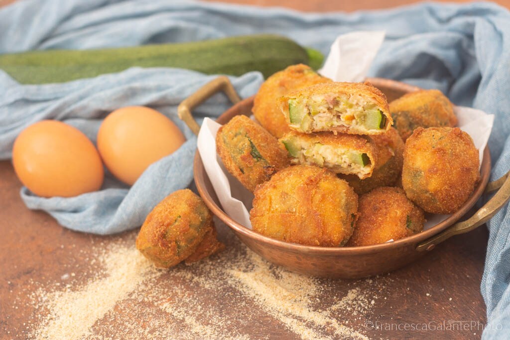 Calabacines en rodajas rellenos, empanados y fritos
