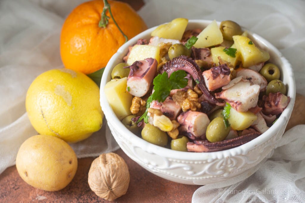 Pulpo a los cítricos con patatas y nueces