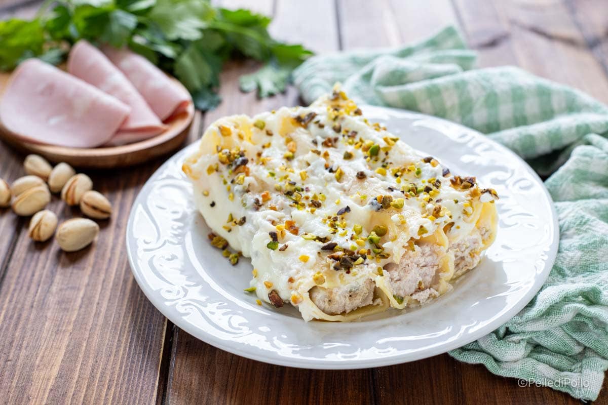 Canelones con mortadela y pistachos