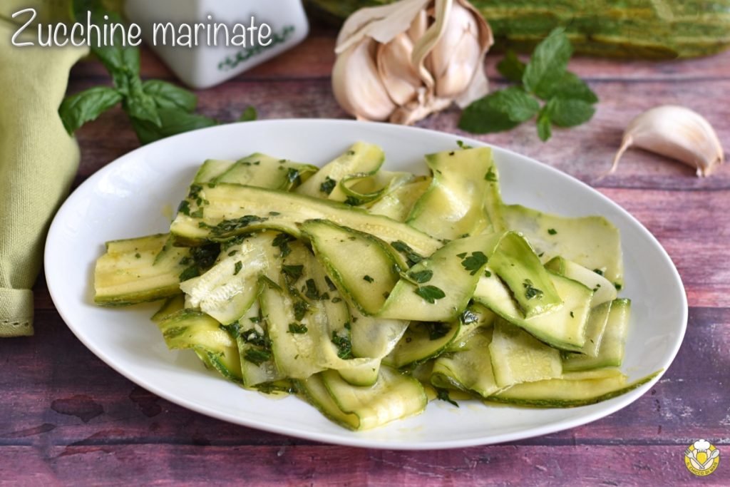 carpaccio de calabacines crudos marinados con limón o vinagre receta veraniega rápida ligera deliciosa sabrosos con hierbas el chicco di mais