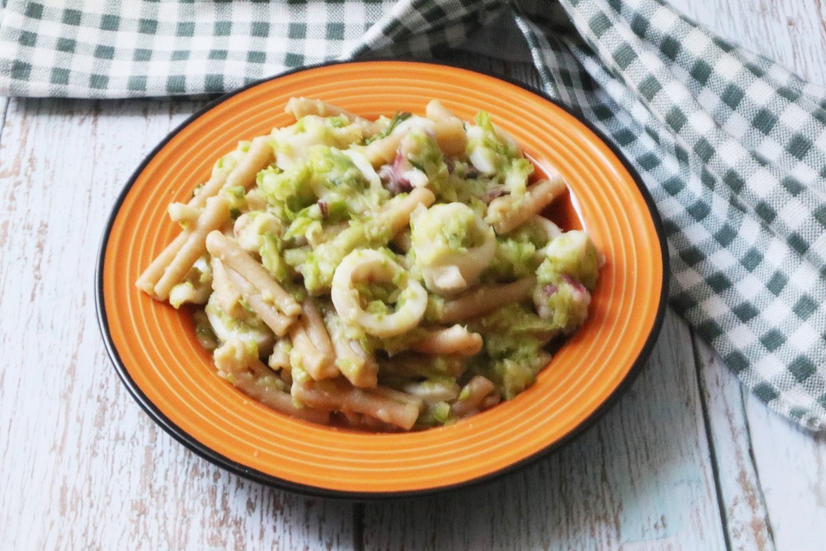 Casarecce integrales con calabacines y calamares