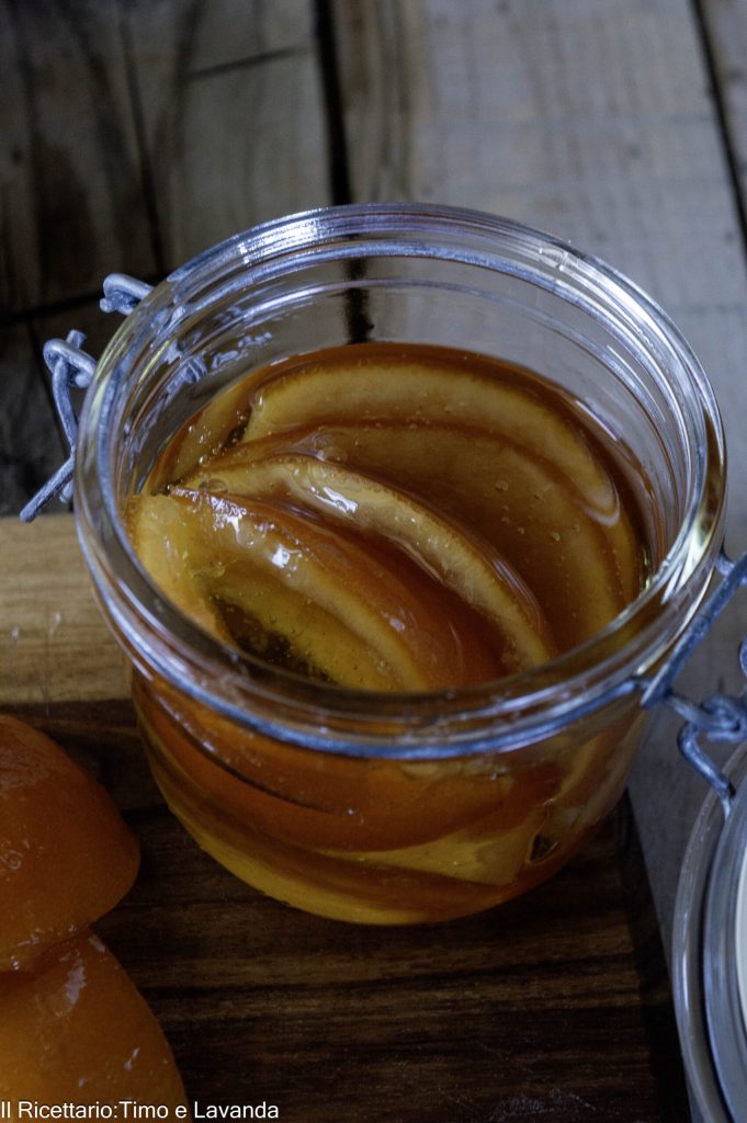 cáscaras de naranja confitadas