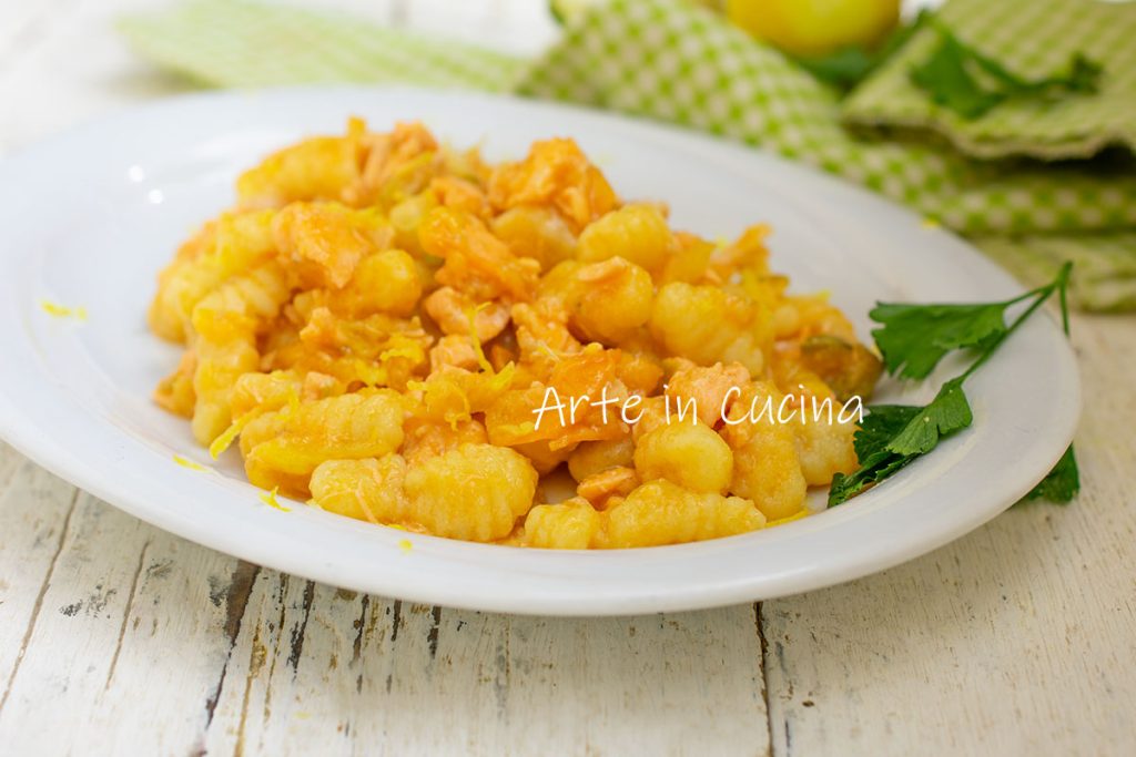 CAVATELLI con CALABACINES y salmón
