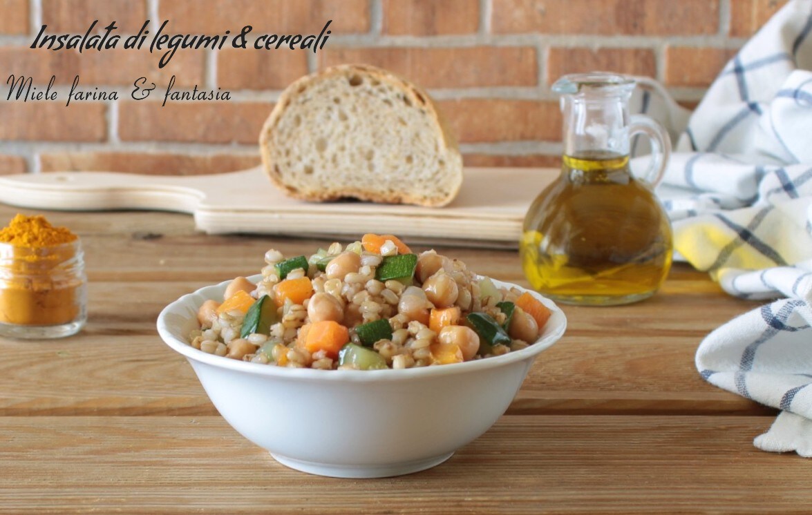 Ensalada con cebada perlada y garbanzos. Receta de verano
