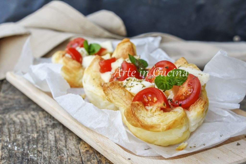 Cestas de hojaldre caprese receta rápida