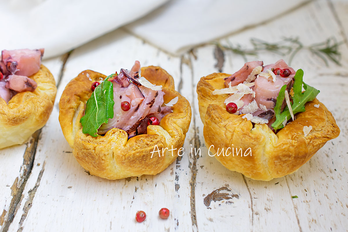 Cestitas de hojaldre con pulpo a la ensalada