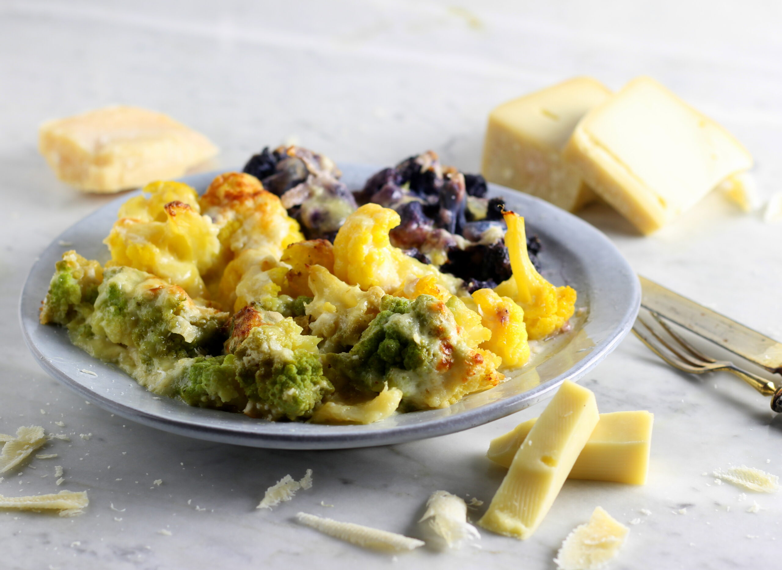 Coliflores de colores al horno con bechamel y fontina