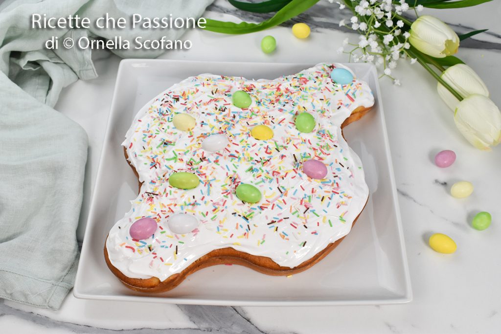 Colomba rápida al limón con manzanas, yogur y merengue