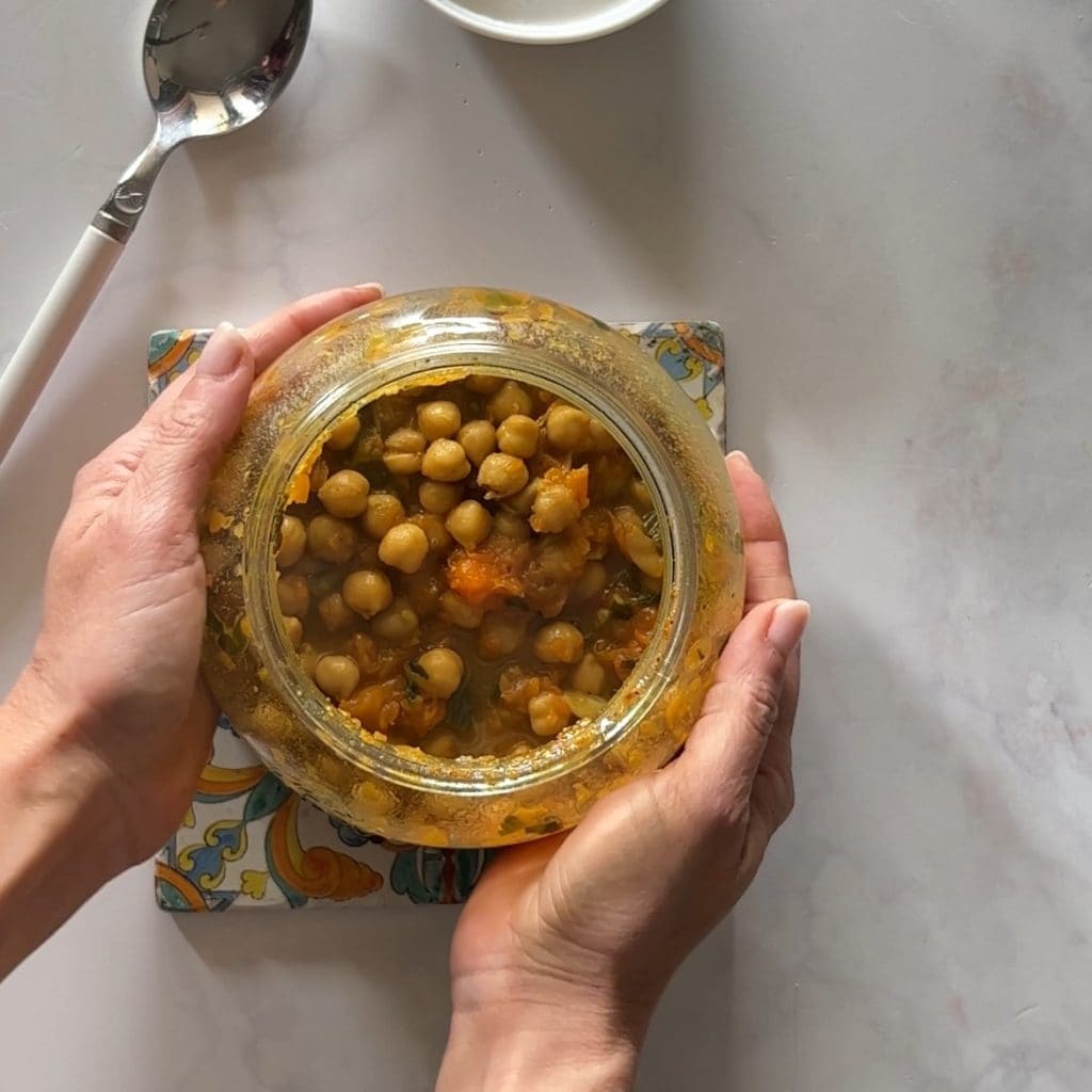Cómo se cocina el curry de garbanzos en cocción en tarro al microondas