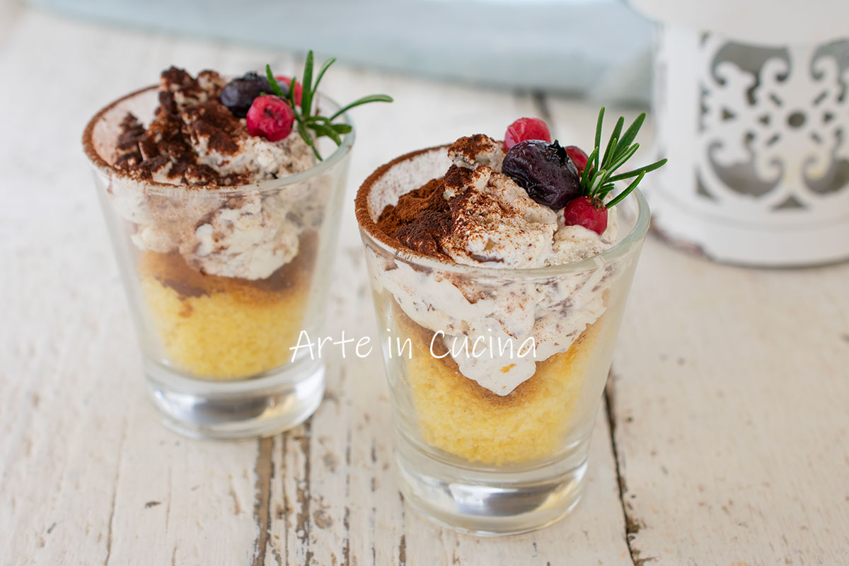 Copas de pandoro con ricotta y chocolate