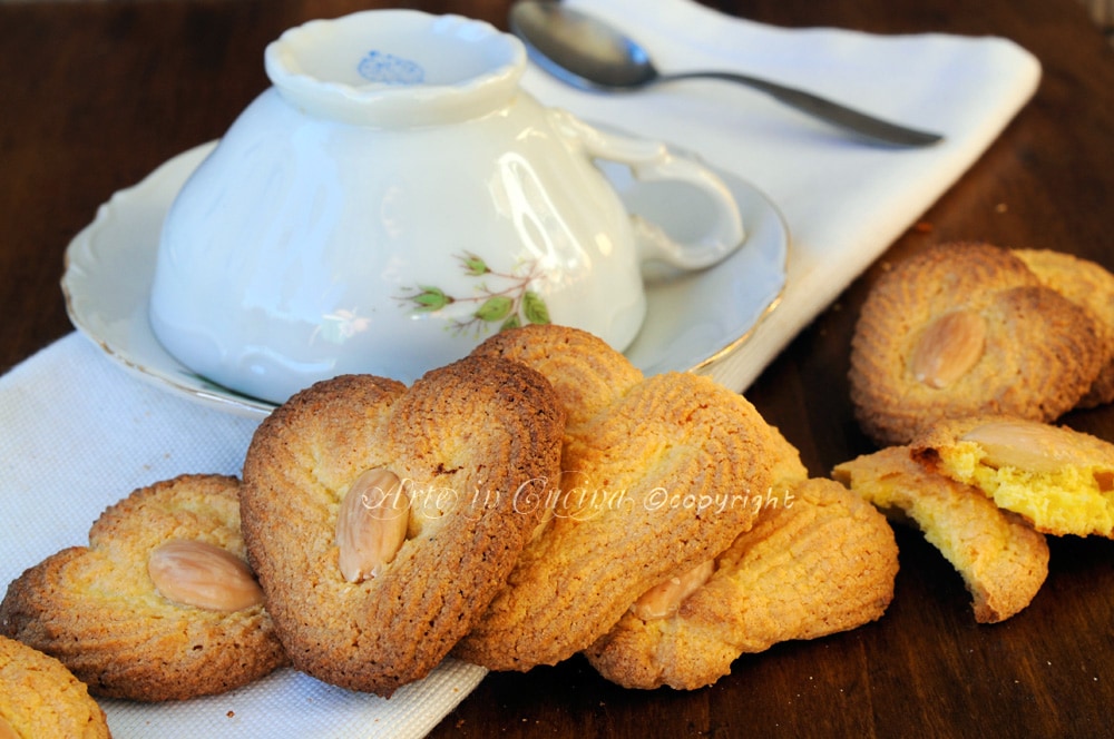 Corazones de almendra galletas sin mantequilla y harina