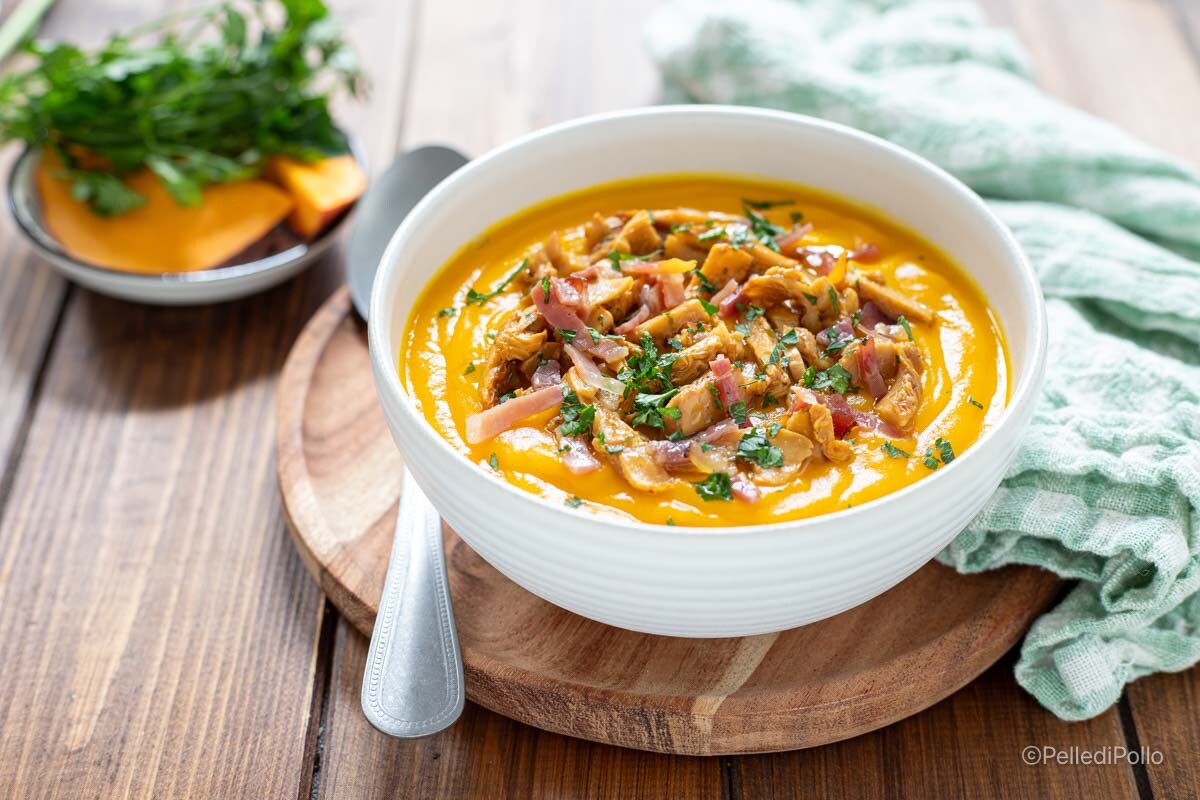 Crema de calabaza con rebozuelos y speck