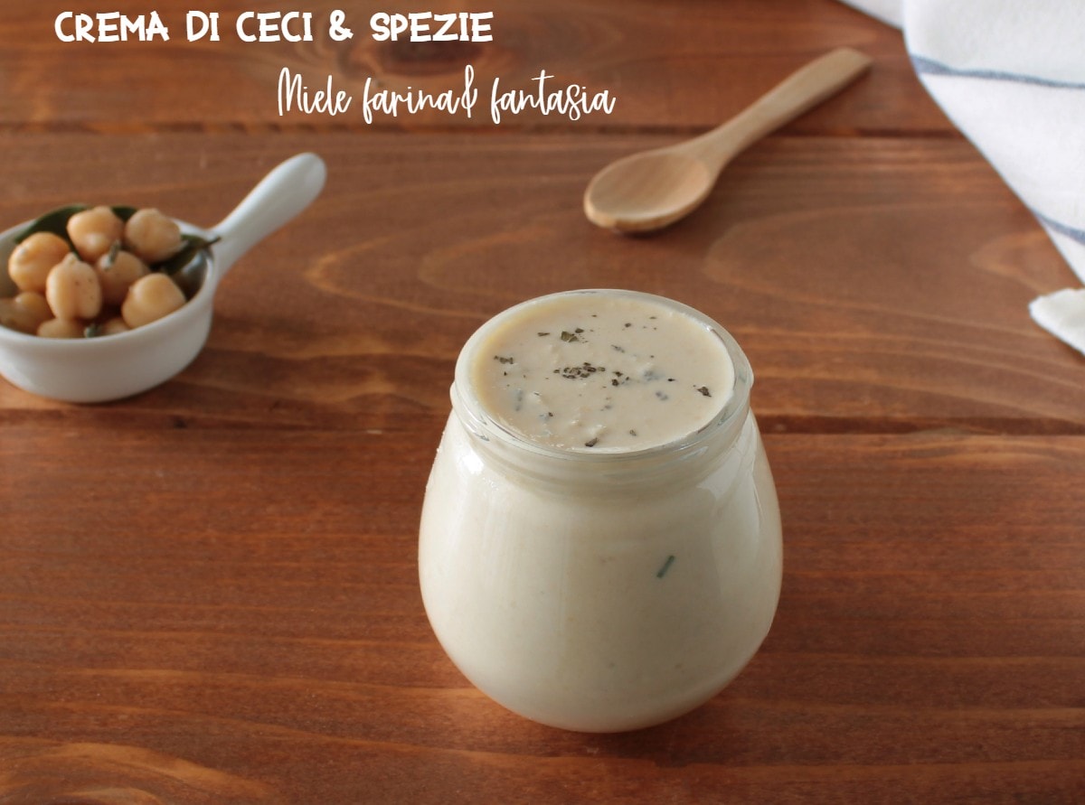 Crema de garbanzos con yogur griego y especias