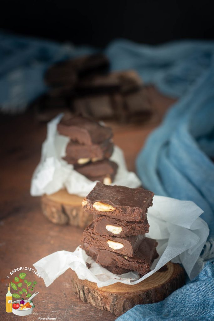 Snack de chocolate almendras y ron