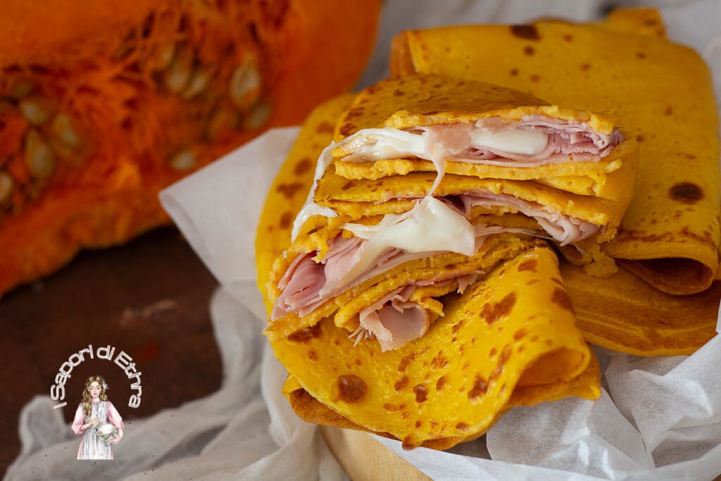 Crepes de calabaza con jamón cocido y fontina