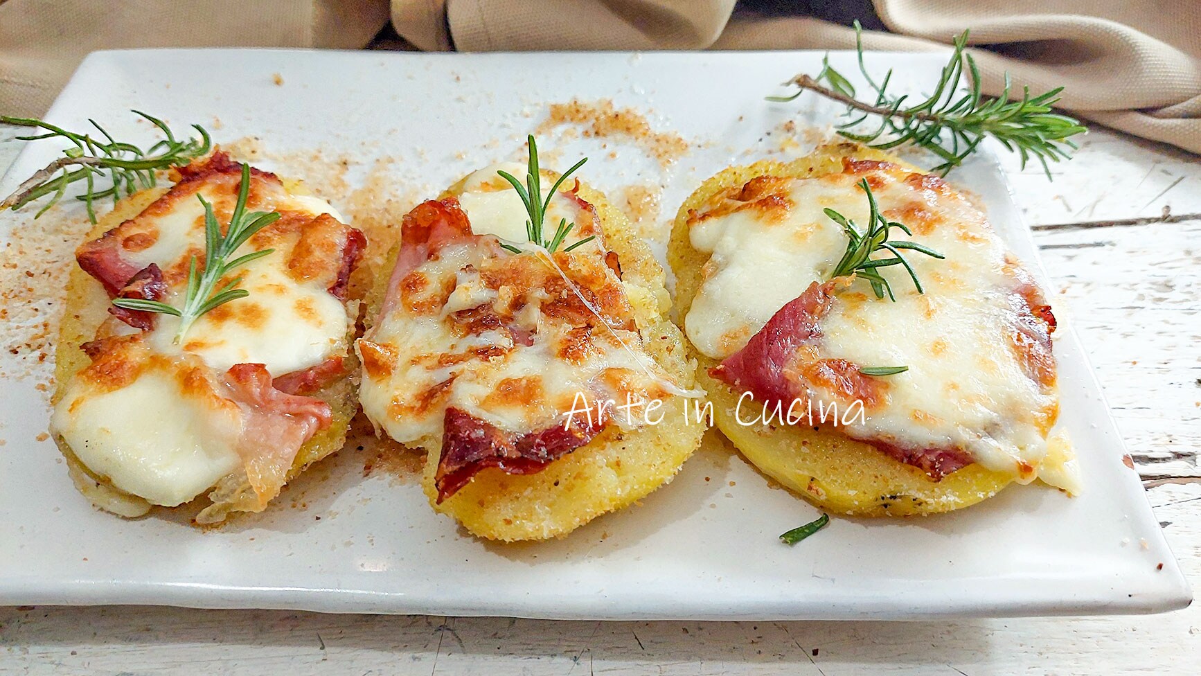 TAPAS de PATATAS PROVOLONE y SPECK