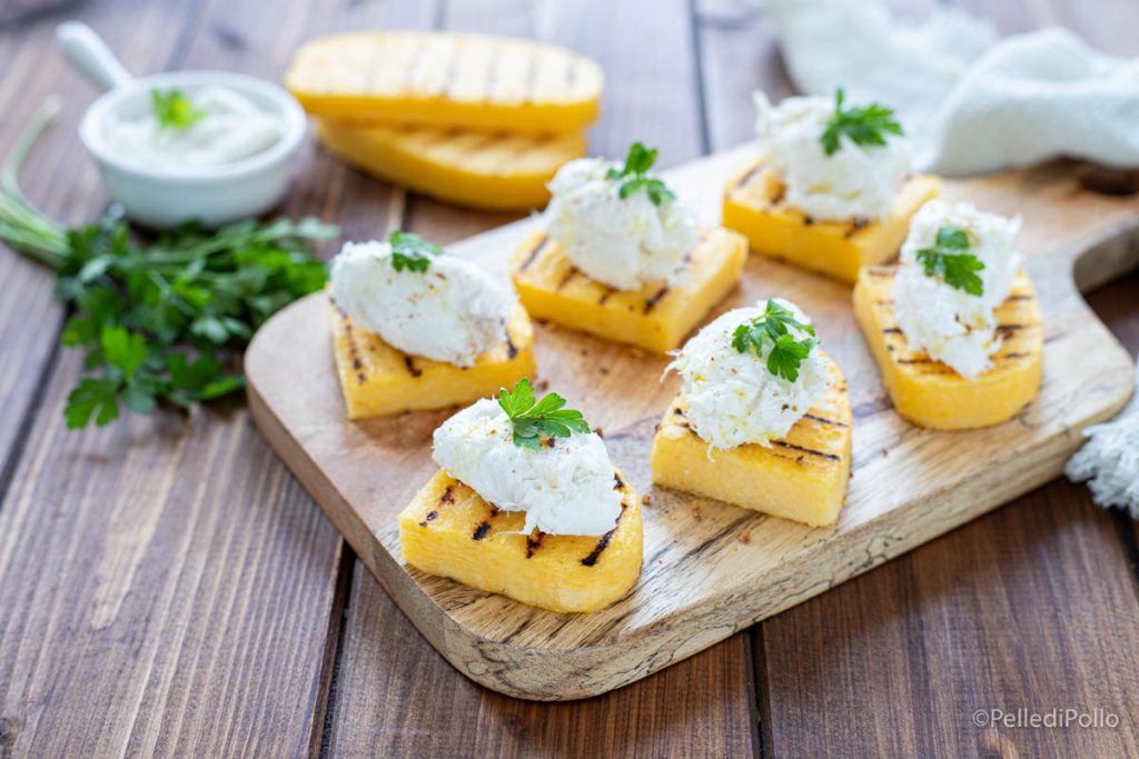 crostini de polenta con bacalao mantecado